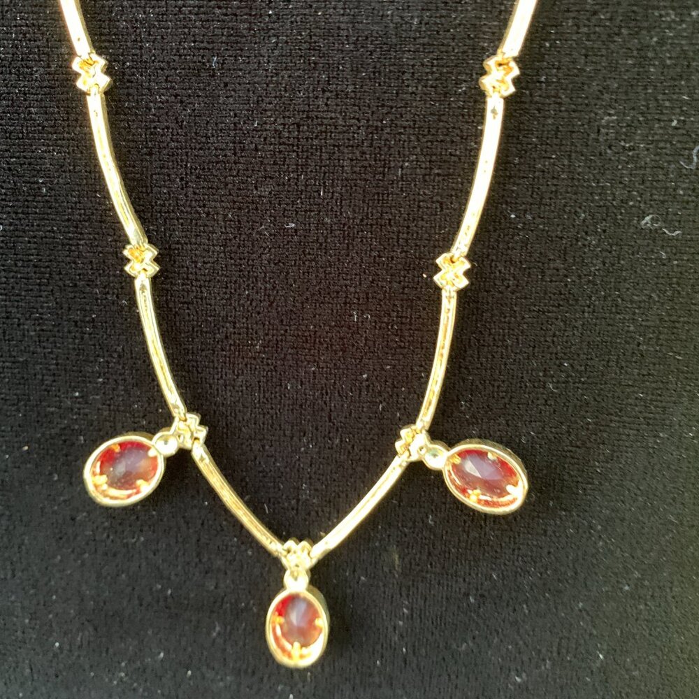 Gold Tone Necklace with‎ Red Rhinestone - Picture 3 of 4